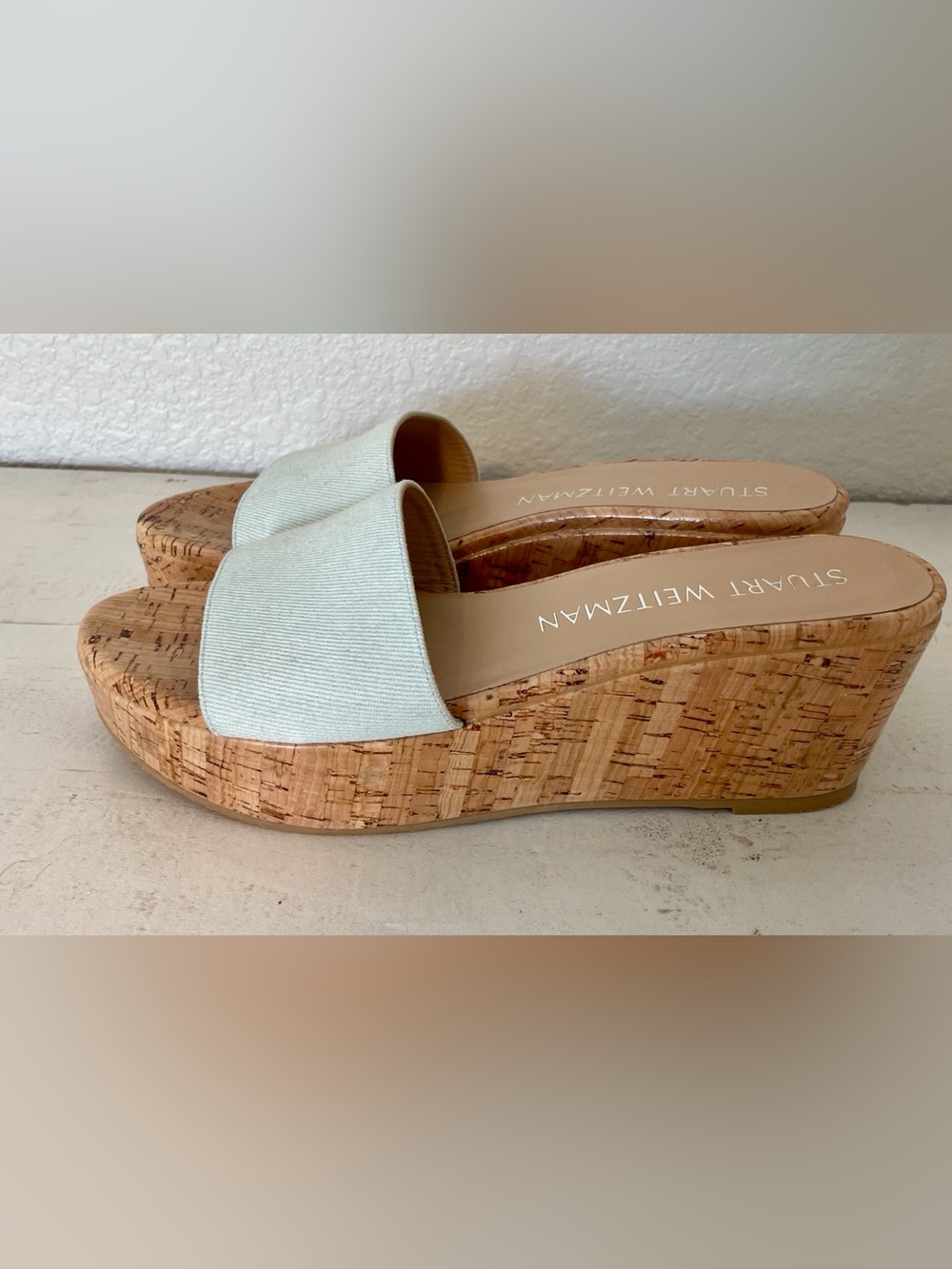 STUART WEITZMAN  Light Blue Slide Sandals 
SE411
New W/O Tags 
9.5B
